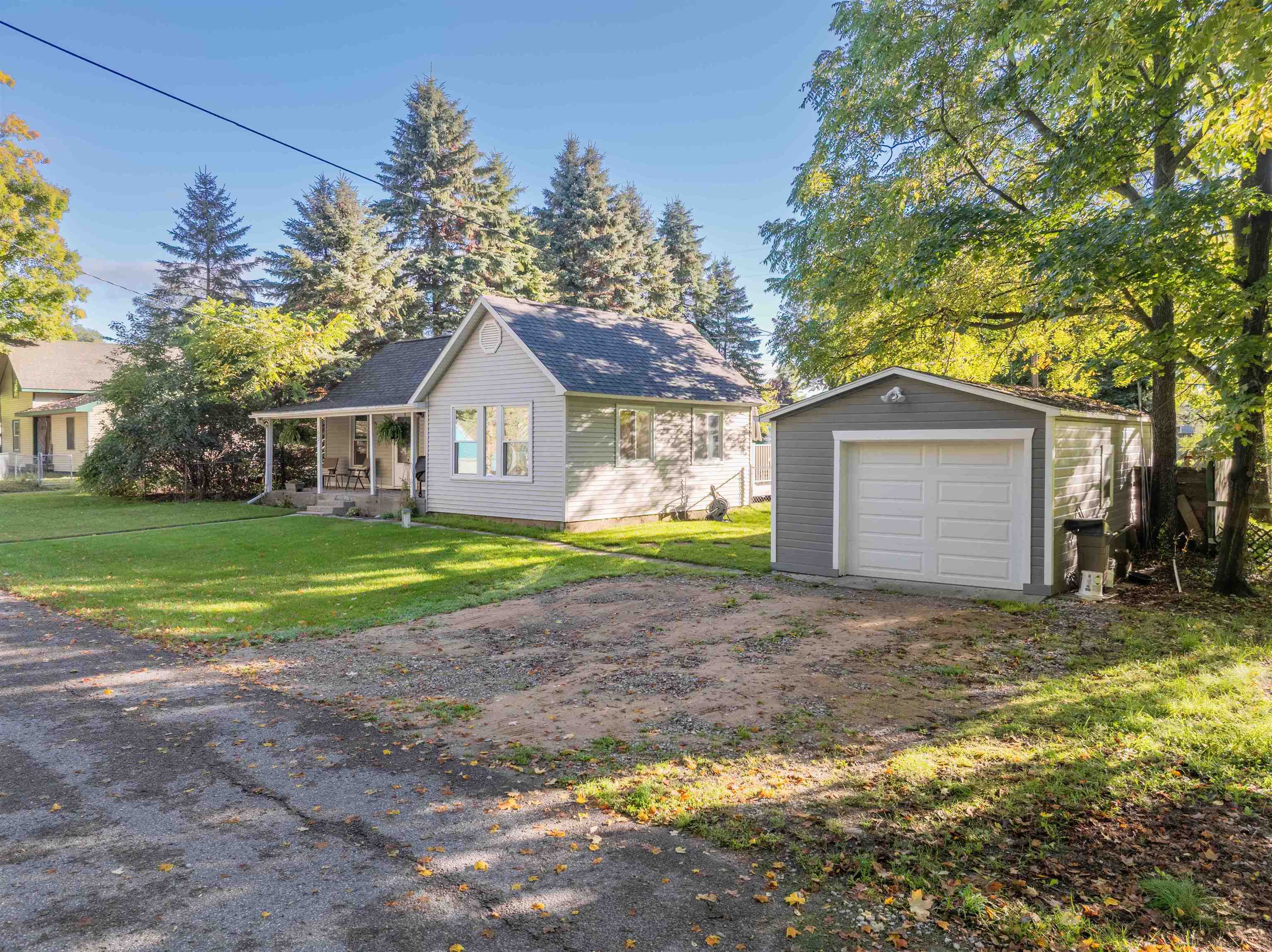 1667 Ewing Street Property Photo 41