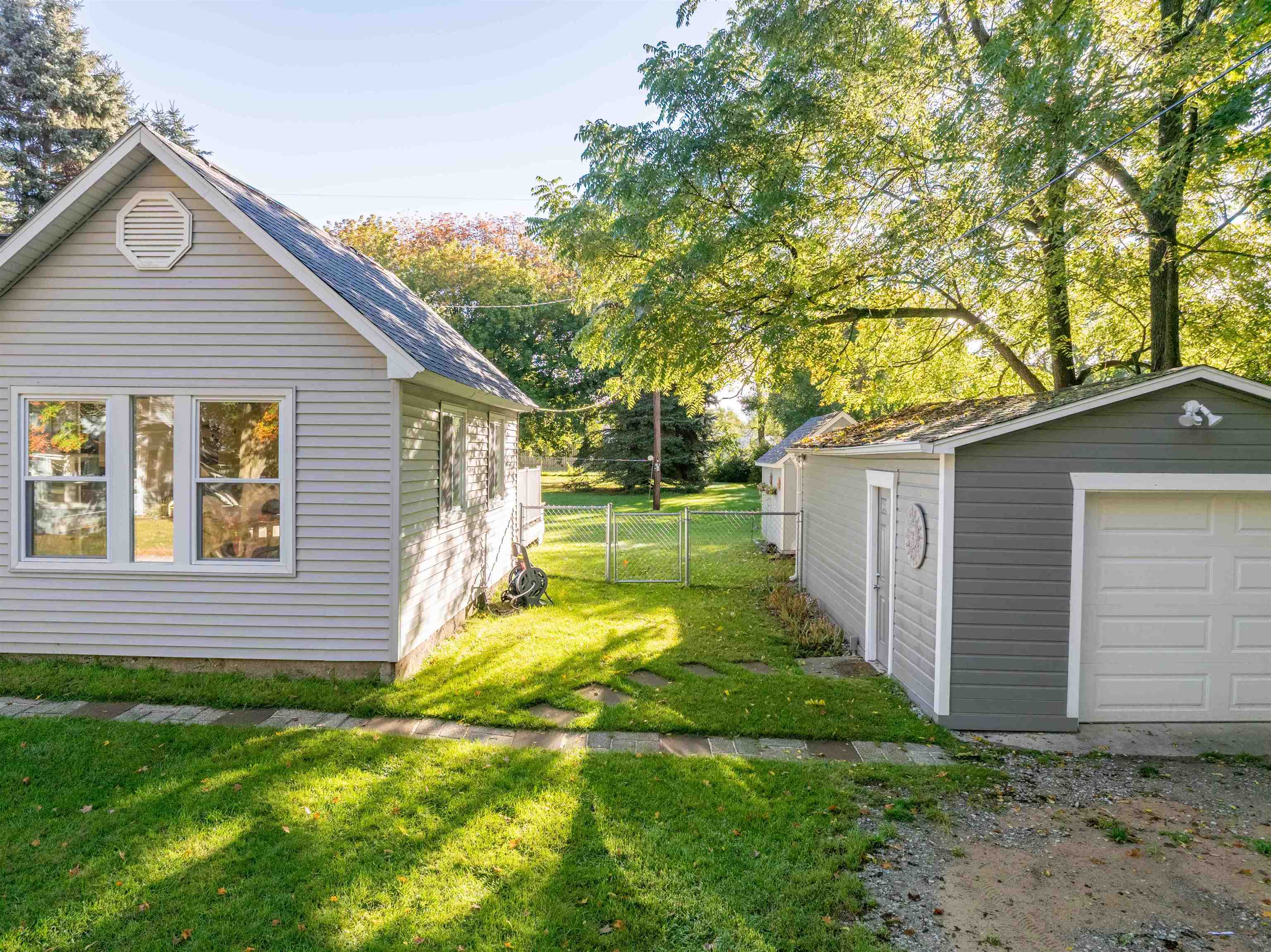 1667 Ewing Street Property Photo 42