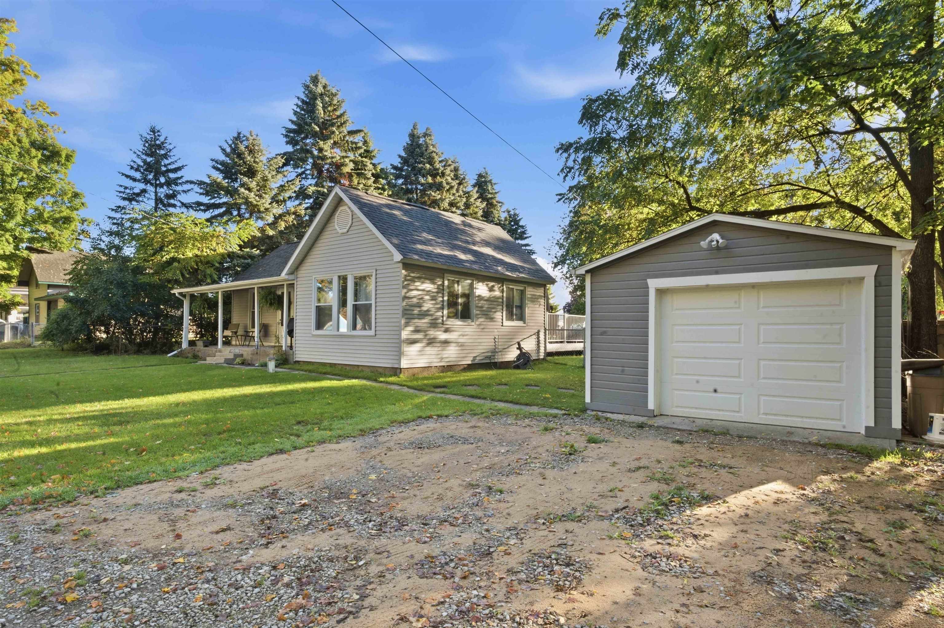 1667 Ewing Street Property Photo 44