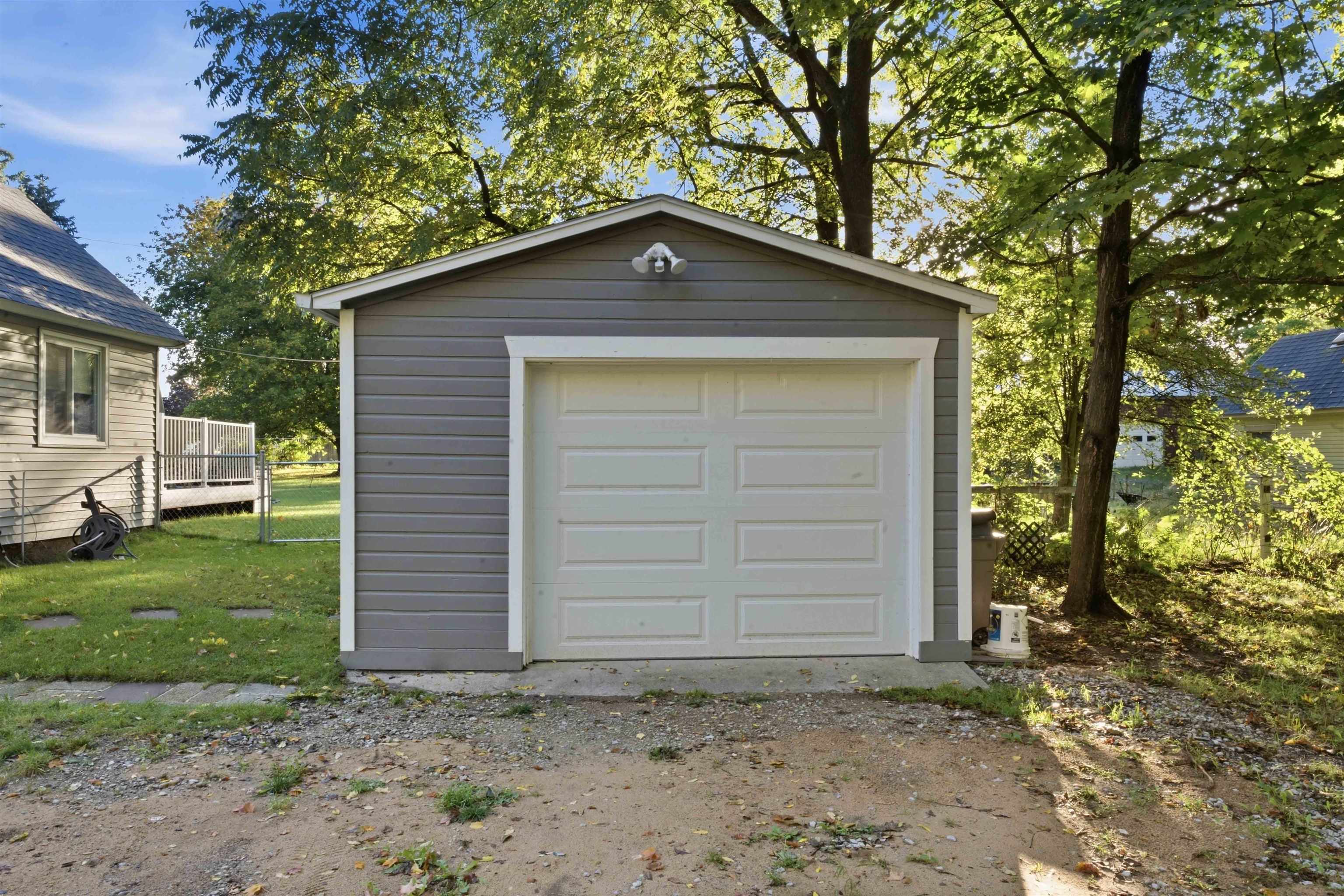 1667 Ewing Street Property Photo 46