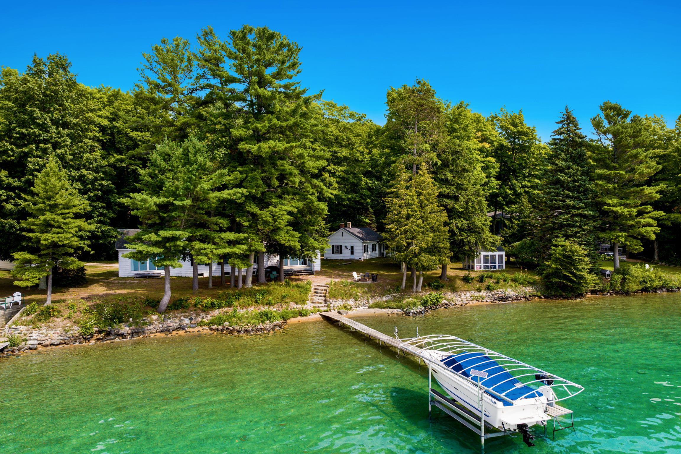7356 Se Torch Lake Drive Property Photo 1