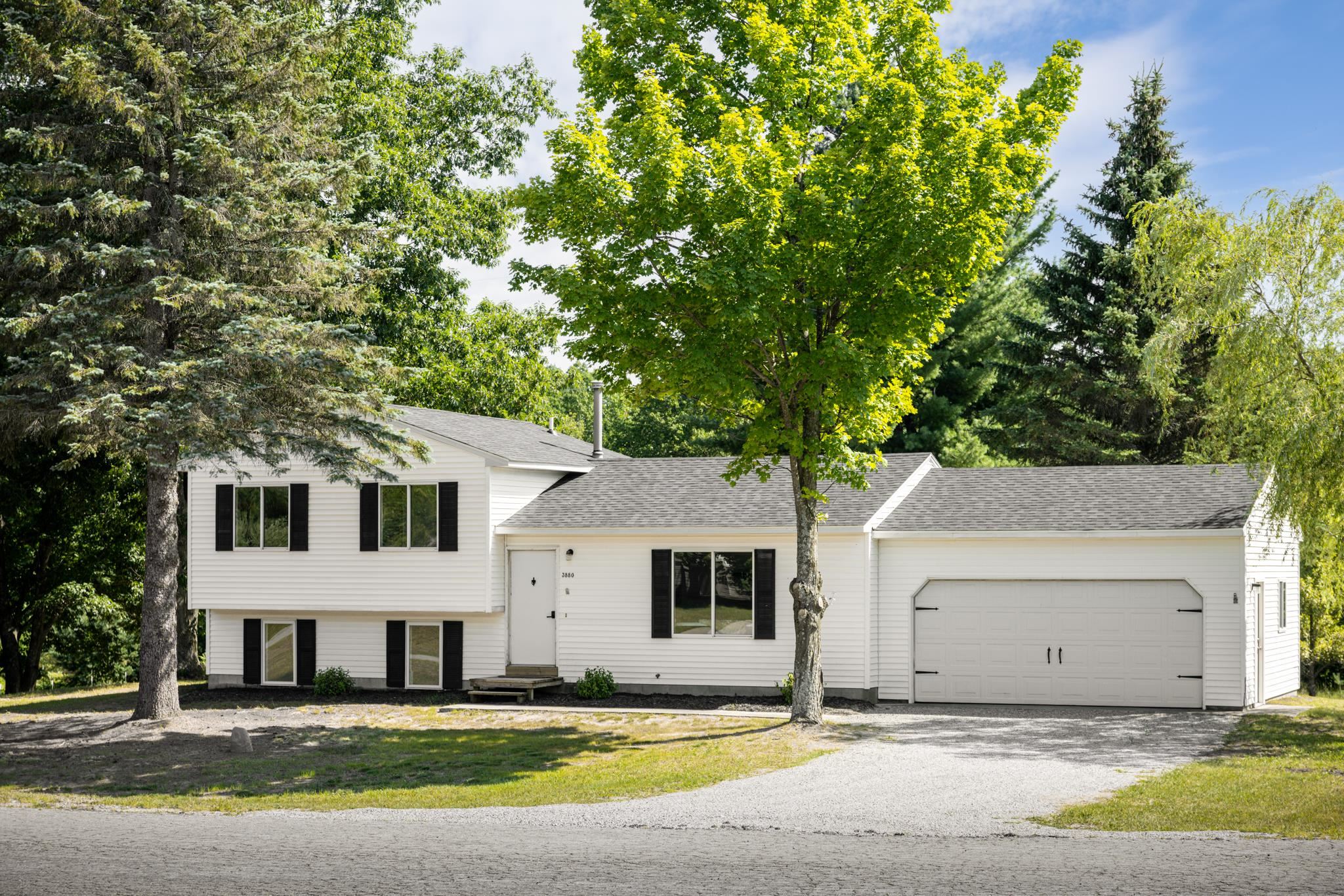 3880 Whispering Oaks Drive Property Photo 1