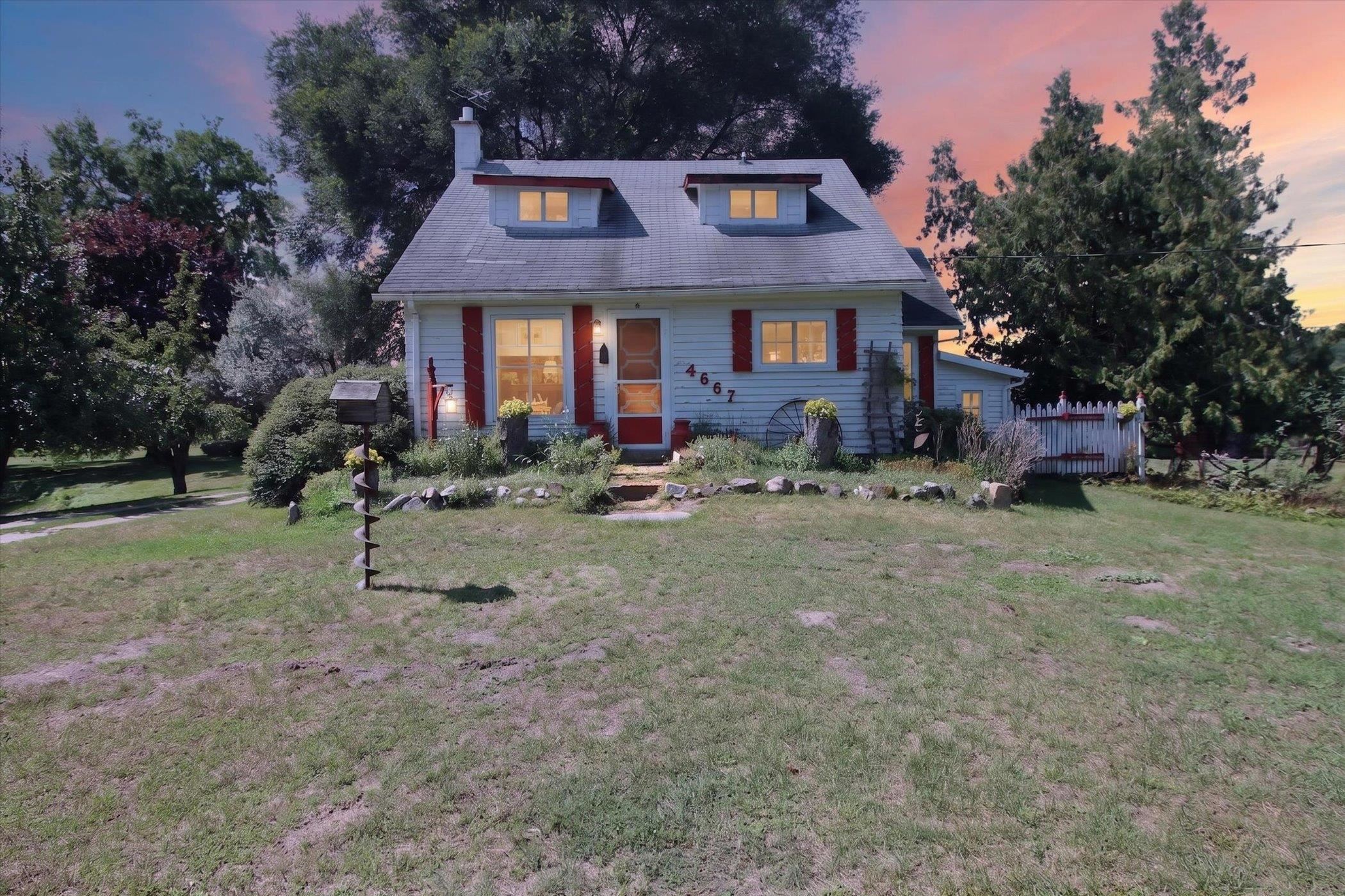 4667 N Croswell Road Property Photo 1