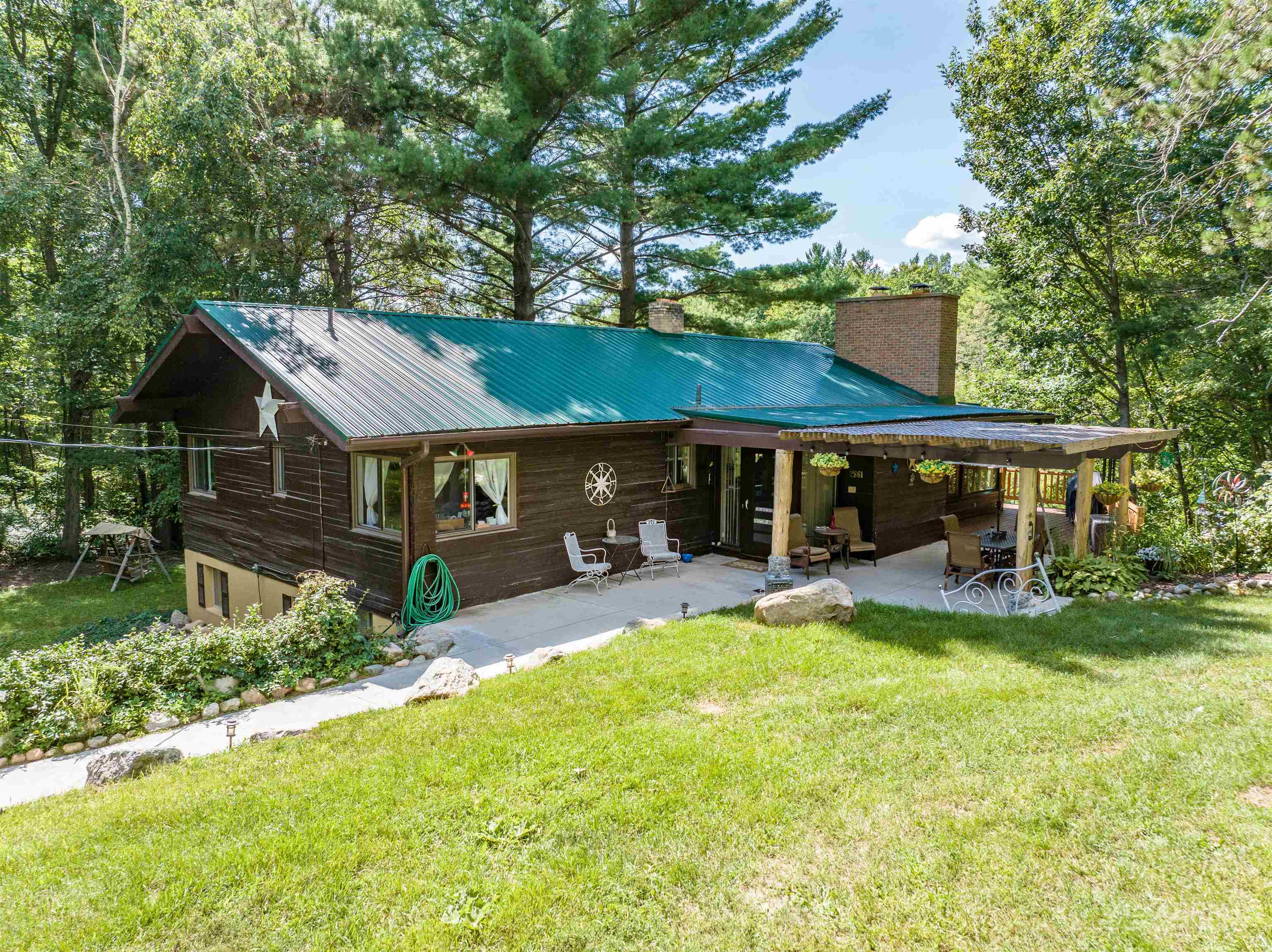 2861 Cemetery Road Property Photo 1