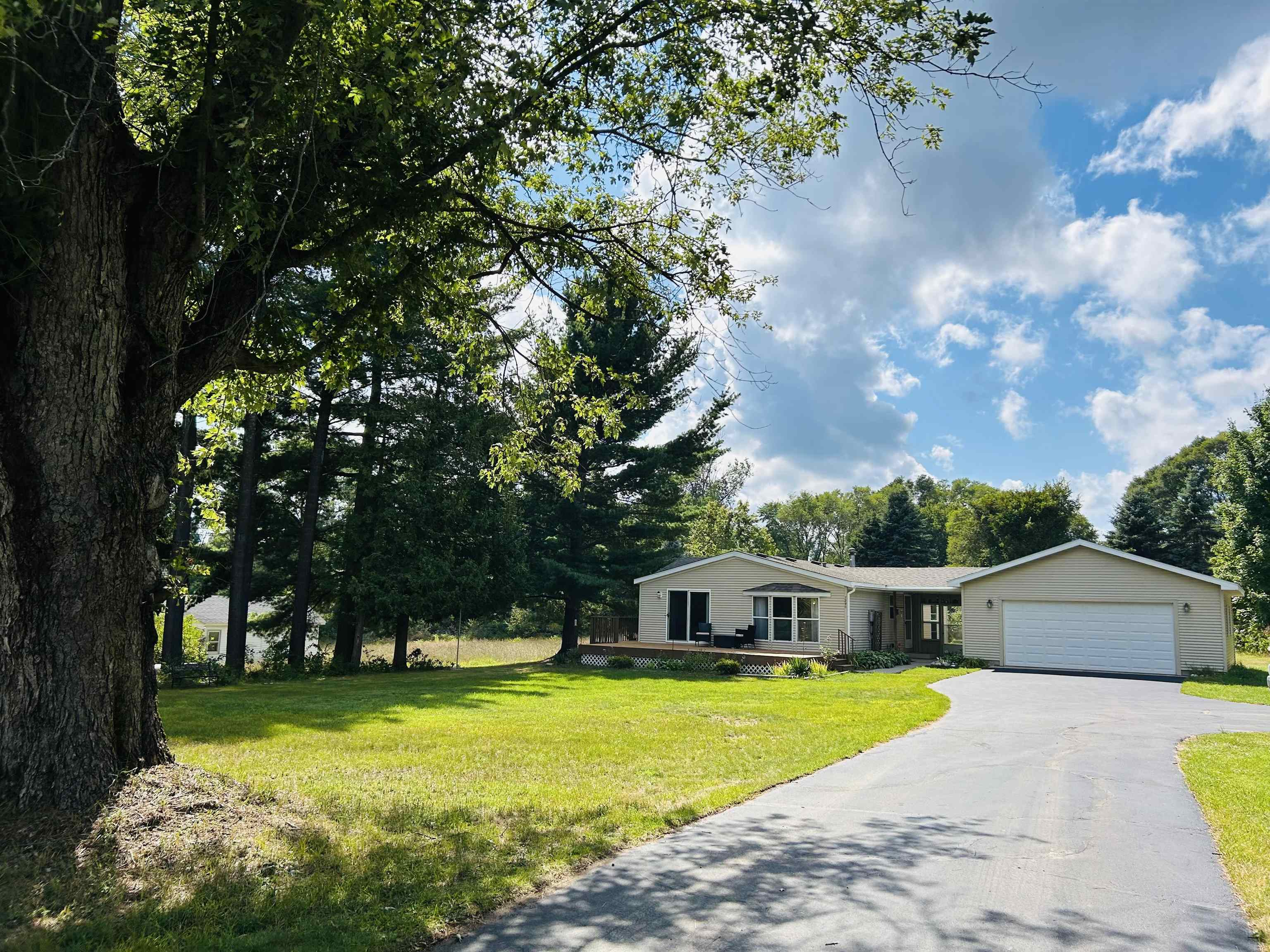 7290 Second Street Property Photo 1