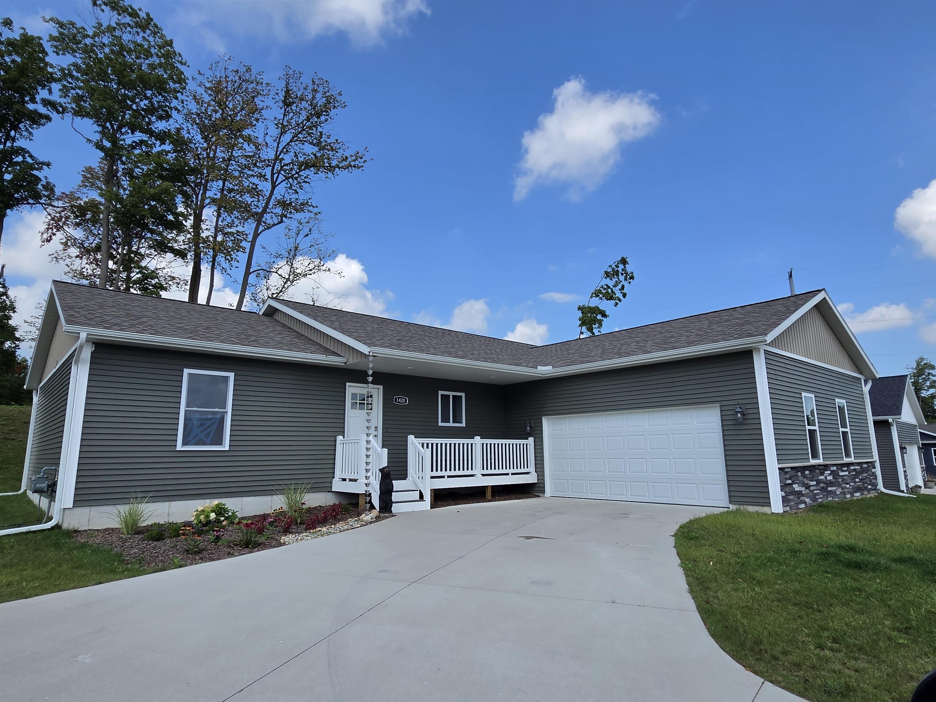 1420 Umber Drive Property Photo 1