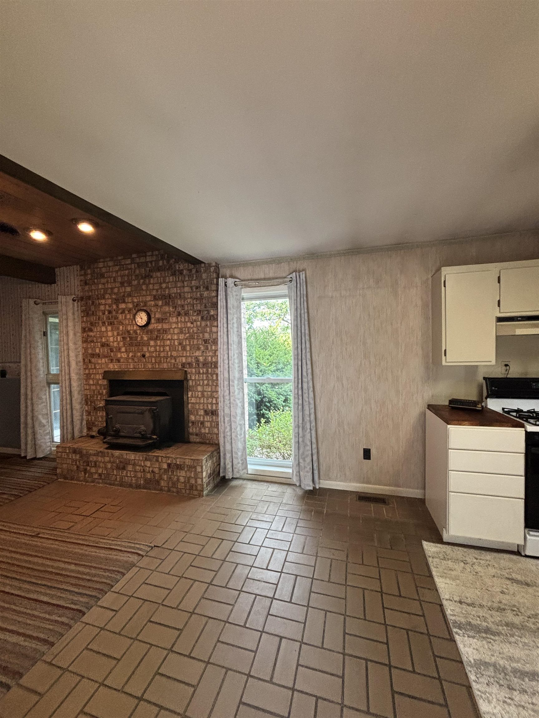 4589 Geneva Road Property Photo 11