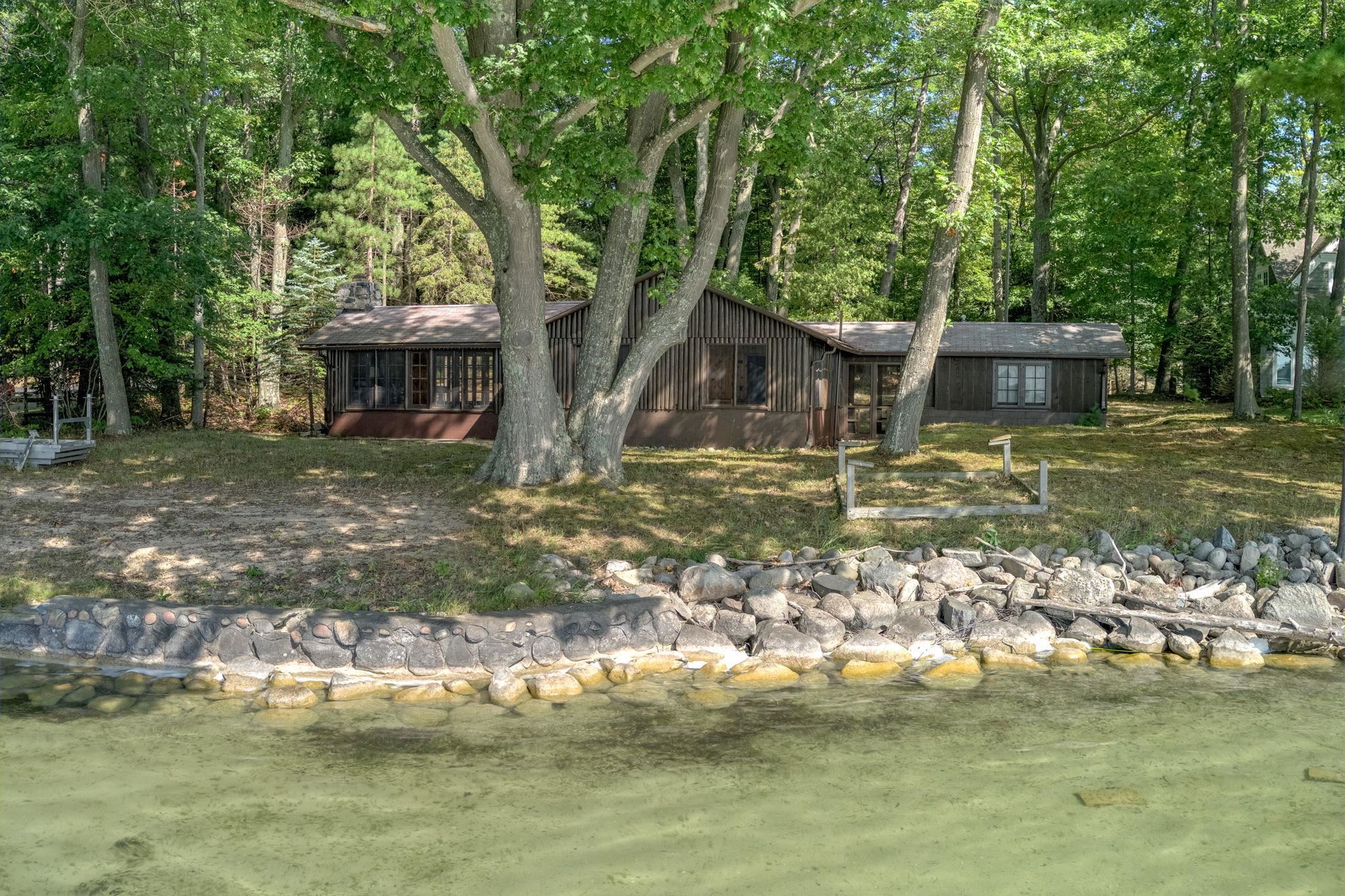 276 E Traverse Lake Road Property Photo 2