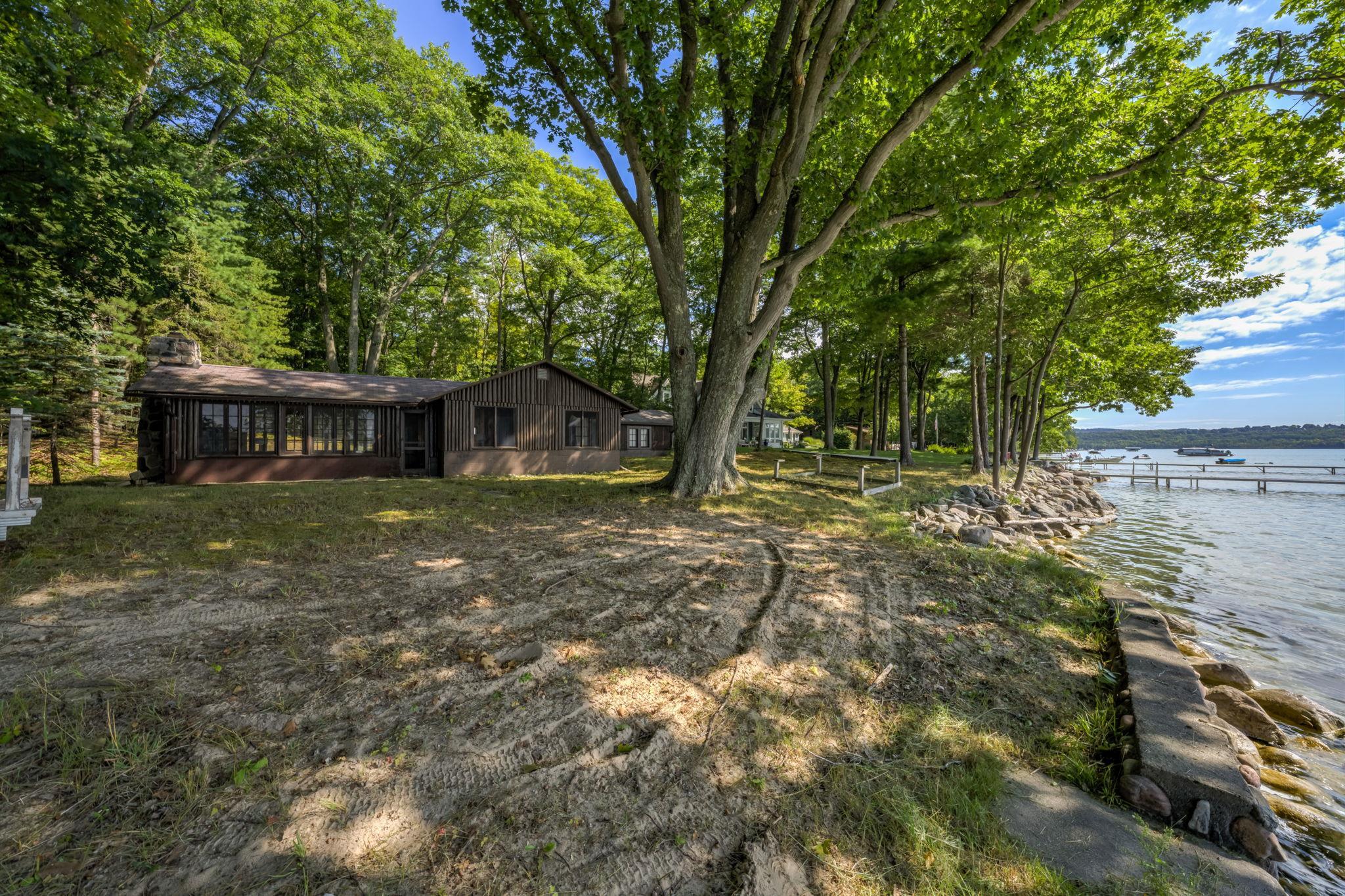 276 E Traverse Lake Road Property Photo 8