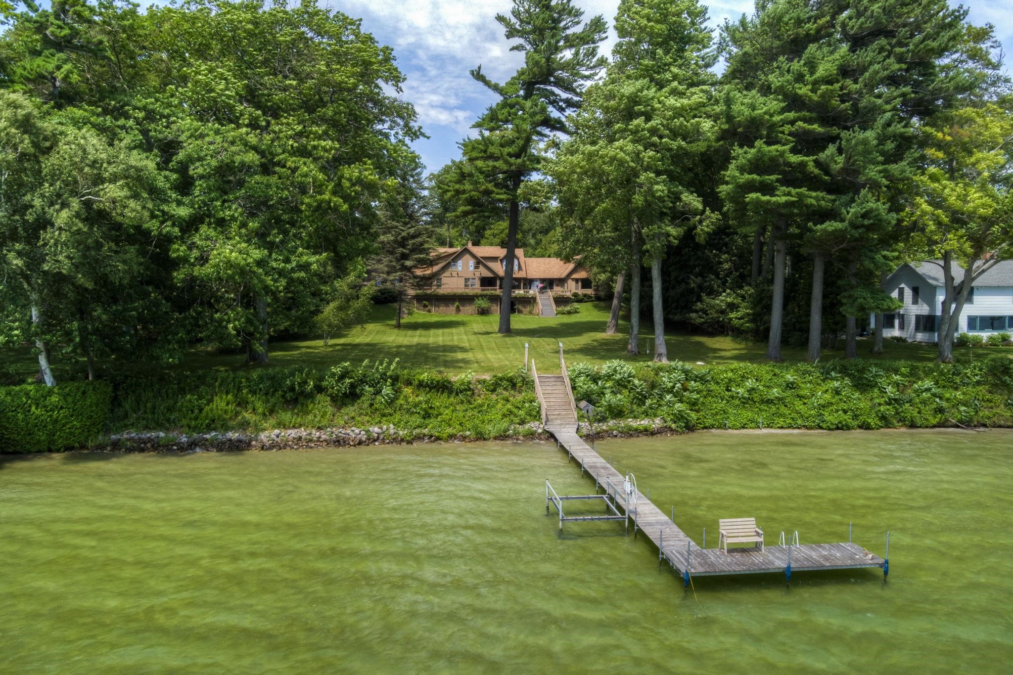 3706 N Manitou Trail