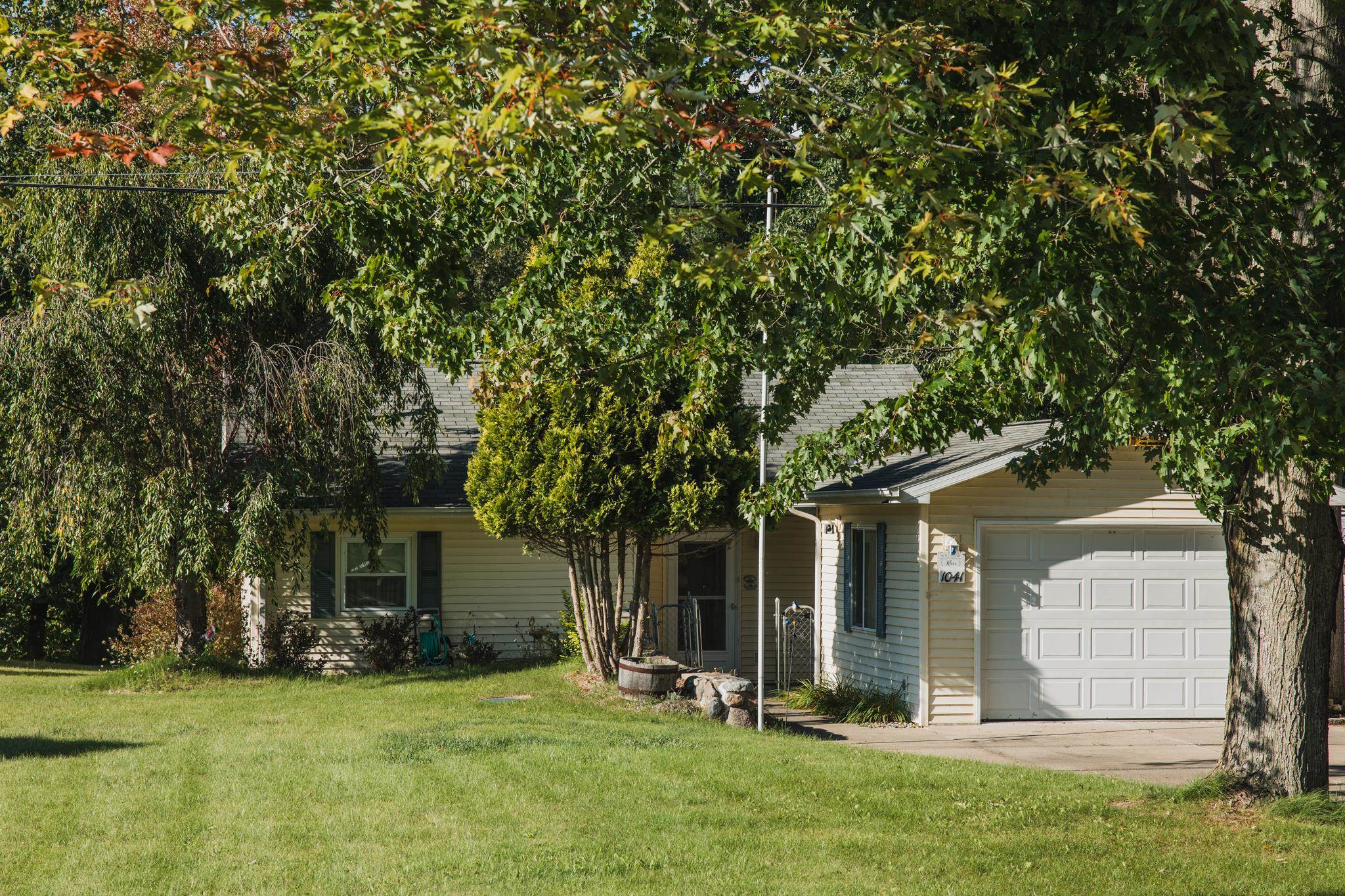 1041 Radov Road Property Photo 2