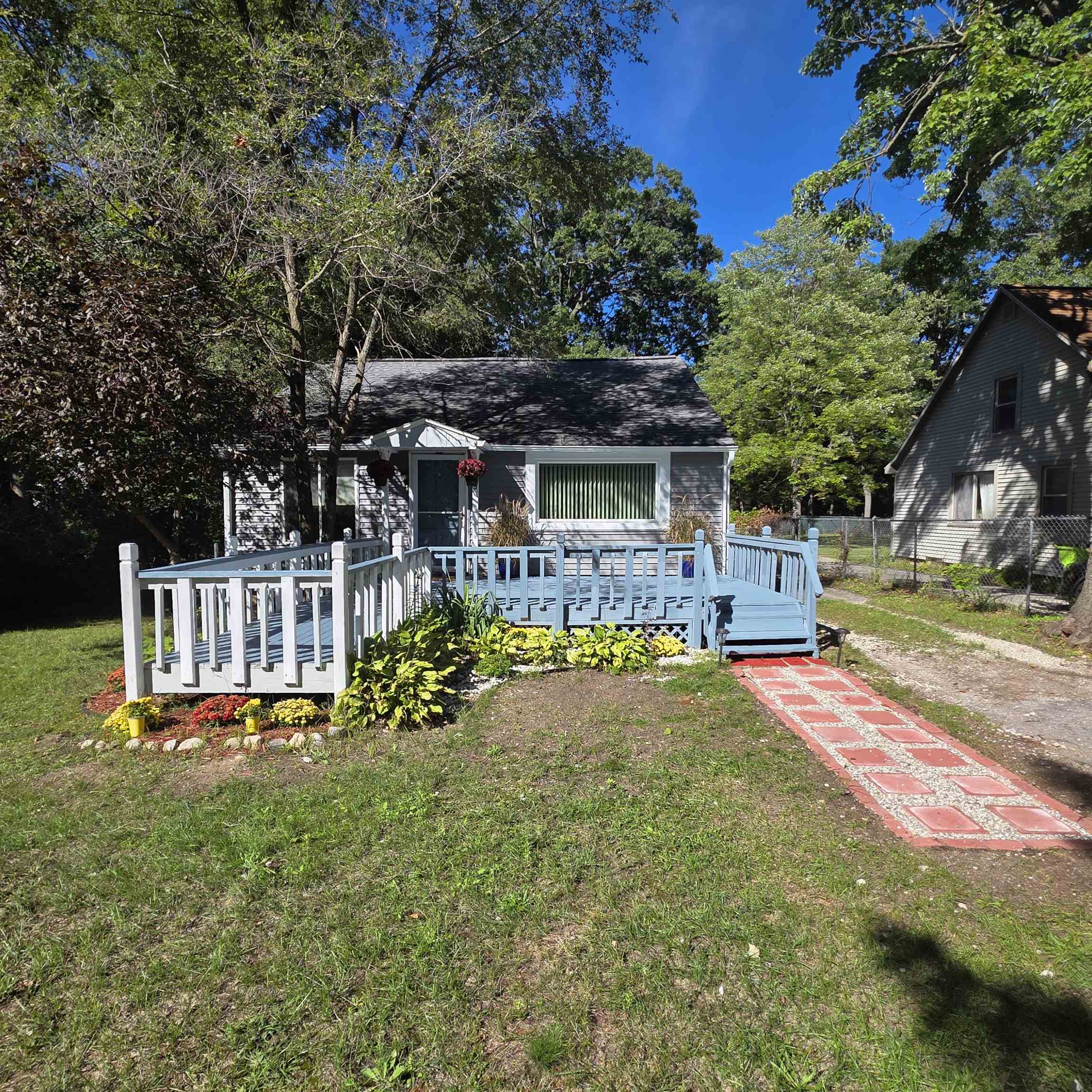 915 Baldwin Property Photo 3