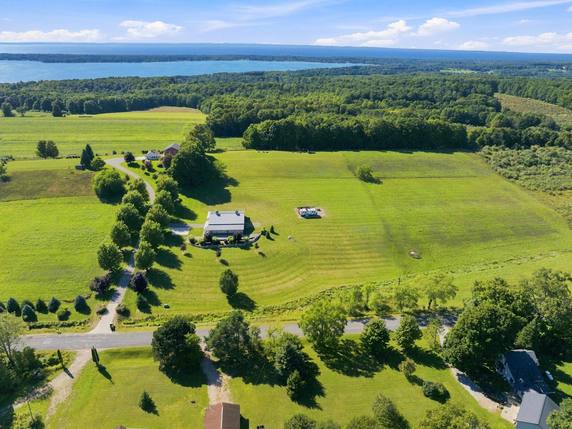 4135 Shadynook Road Property Photo 8