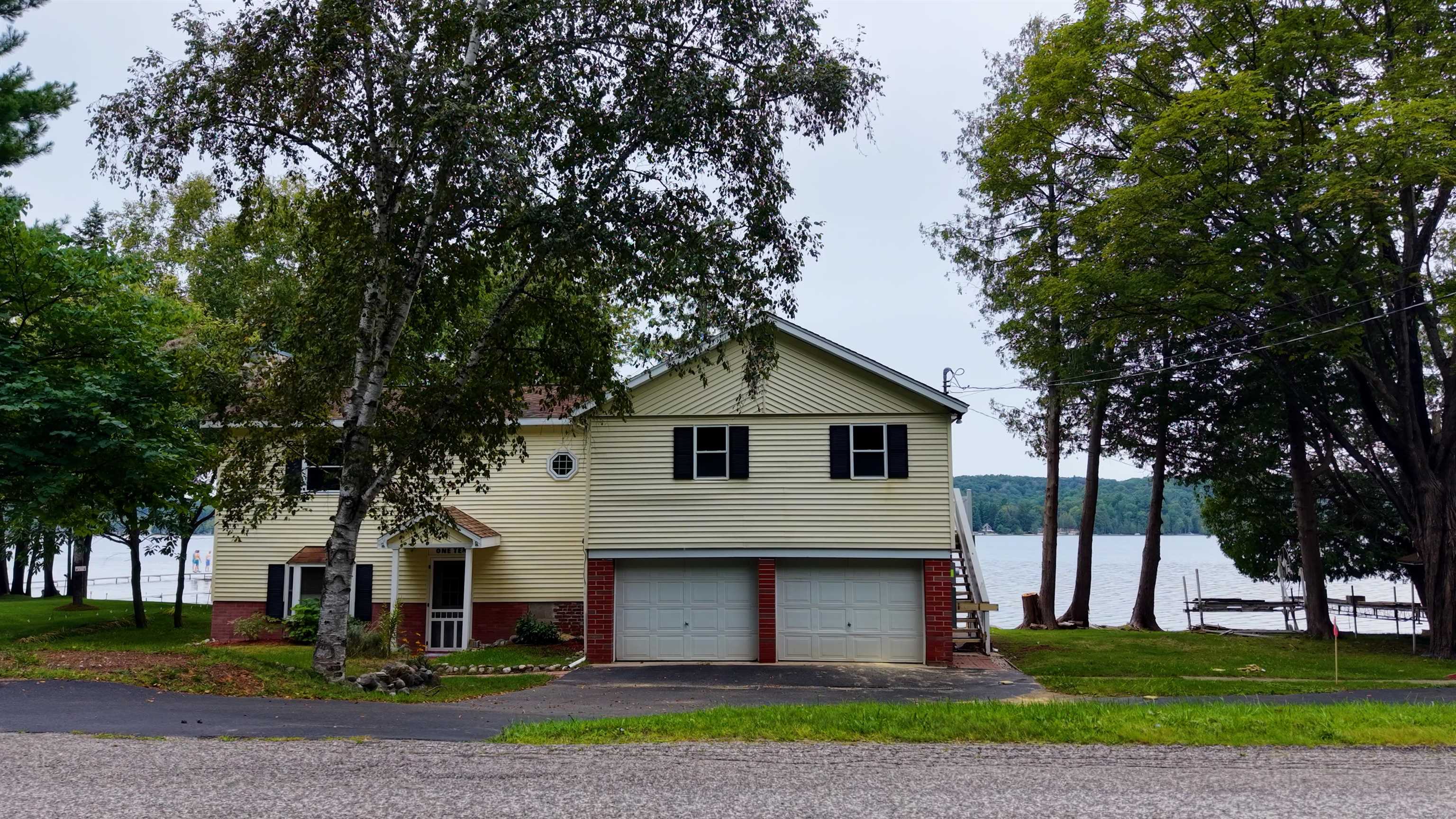 110 S Intermediate Lake Property Photo 2