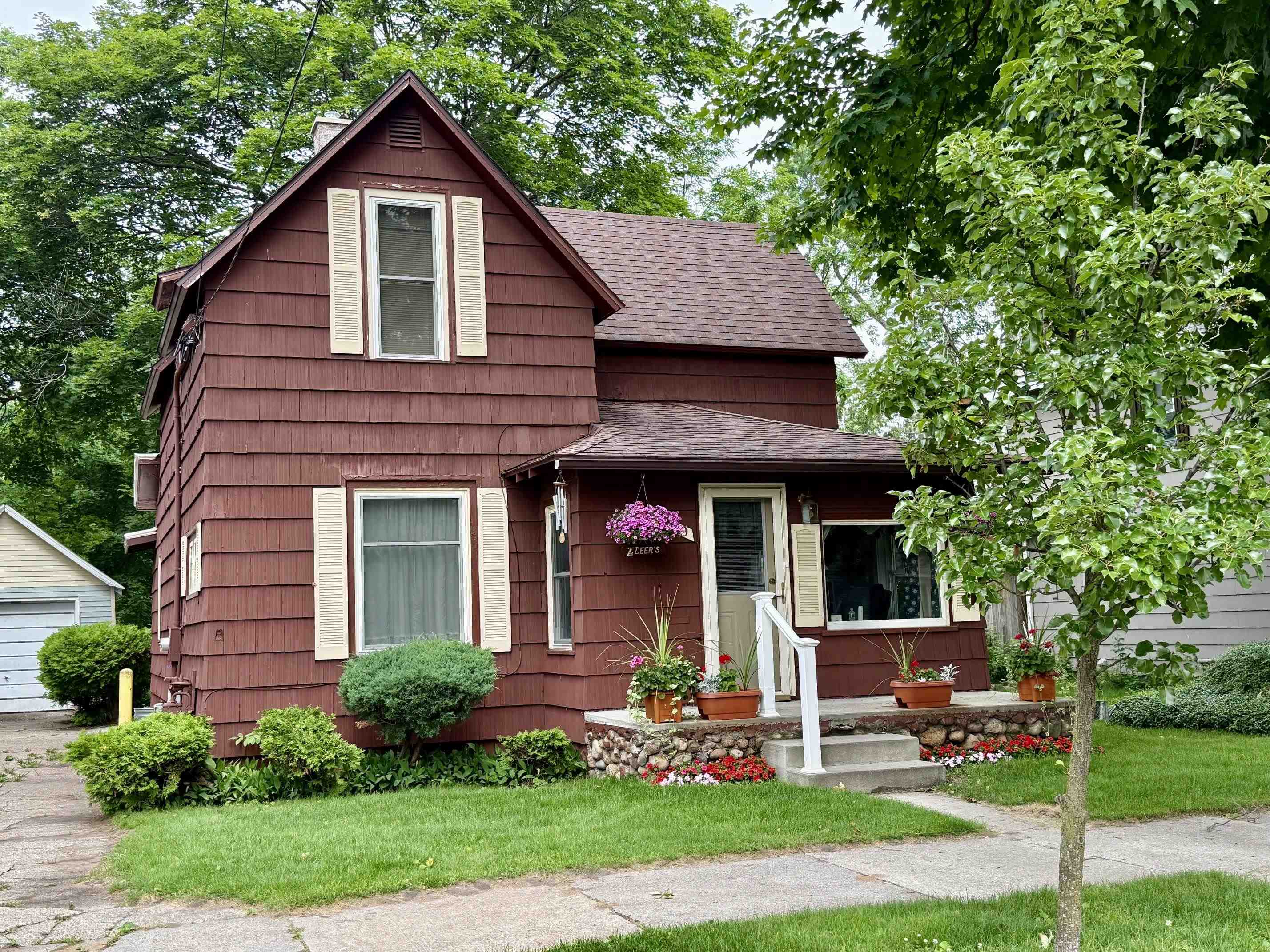 1009 1st Avenue Property Photo 1