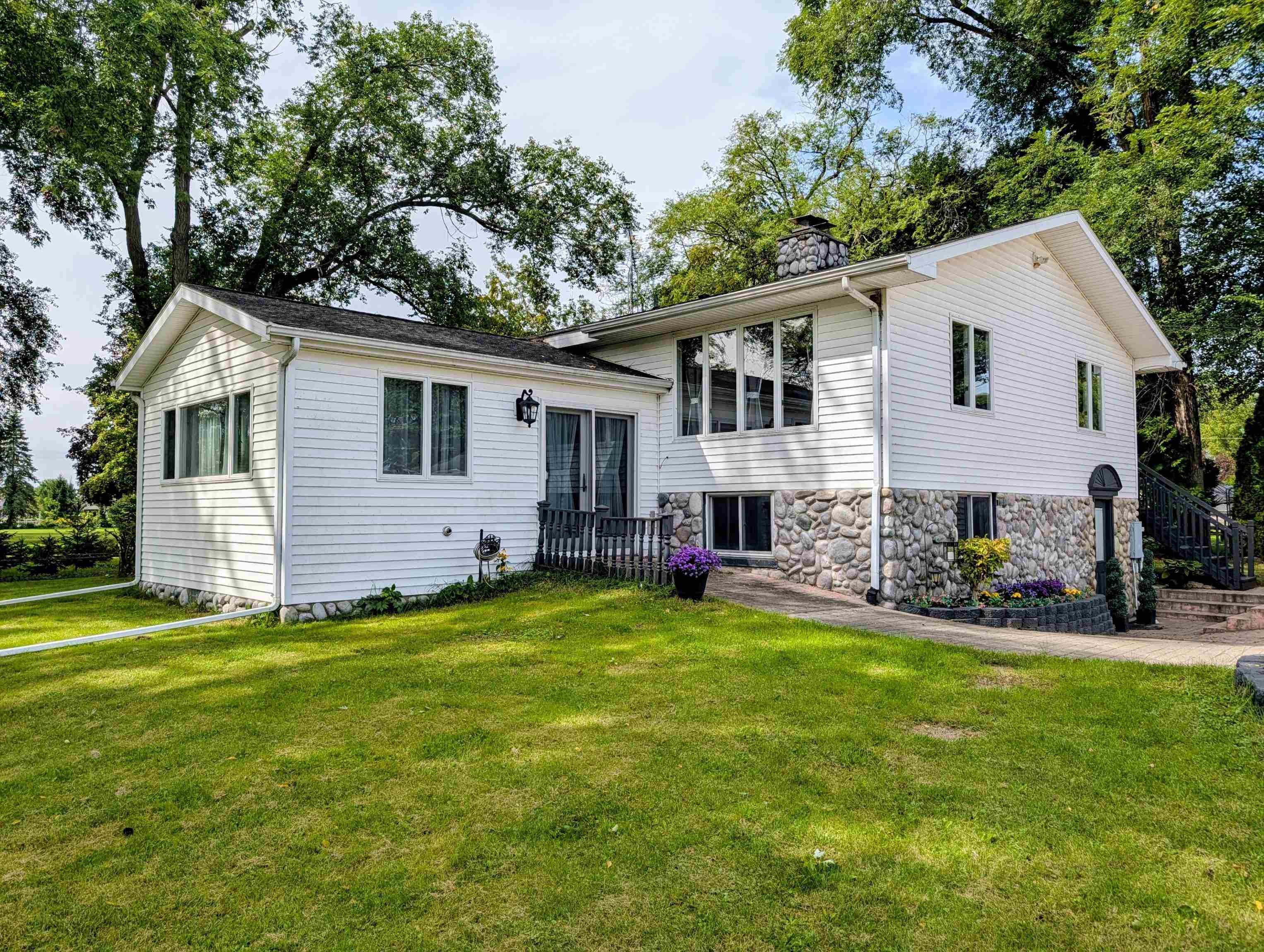426 E Michigan Avenue Property Photo 2