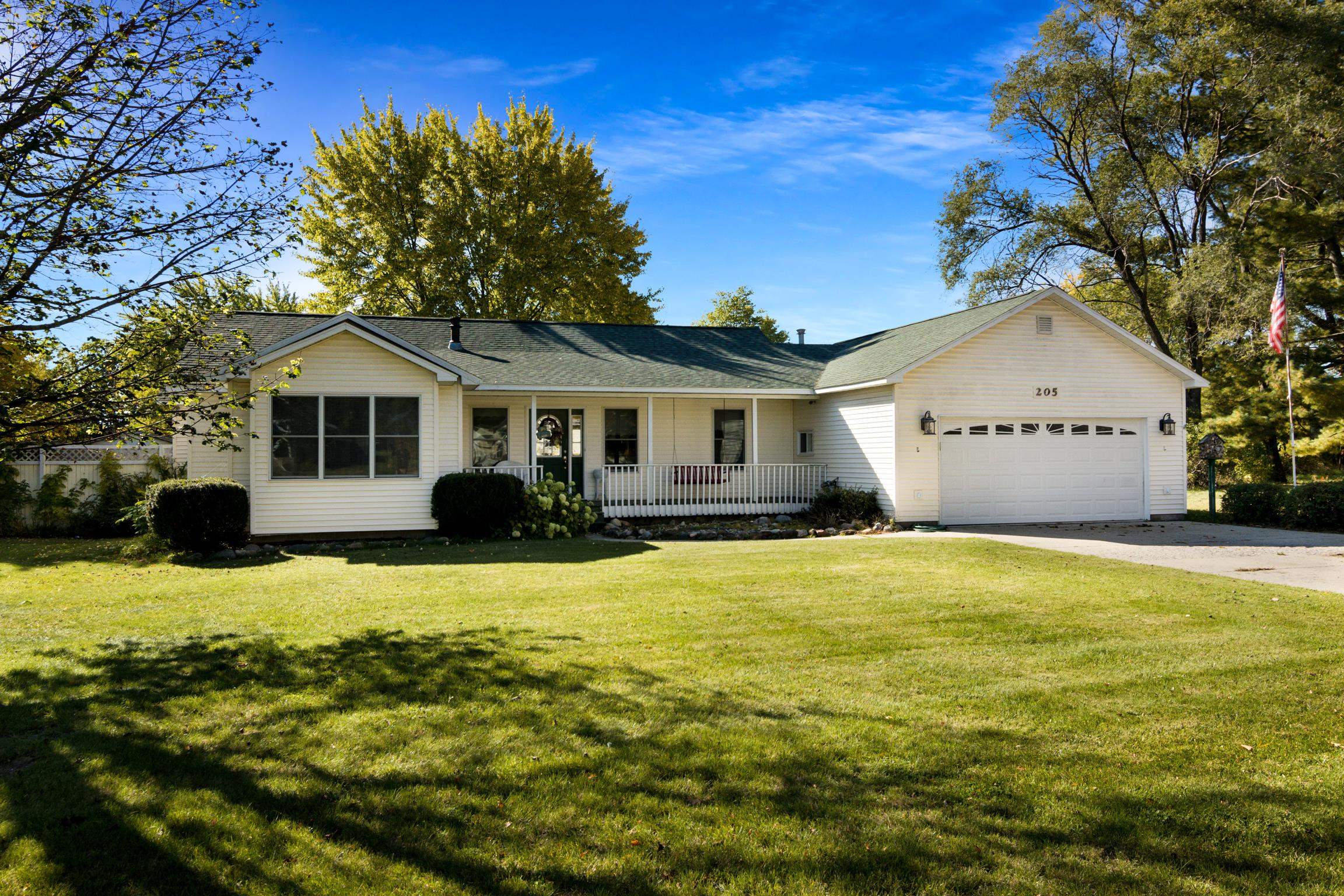 205 Lincoln Property Photo 1