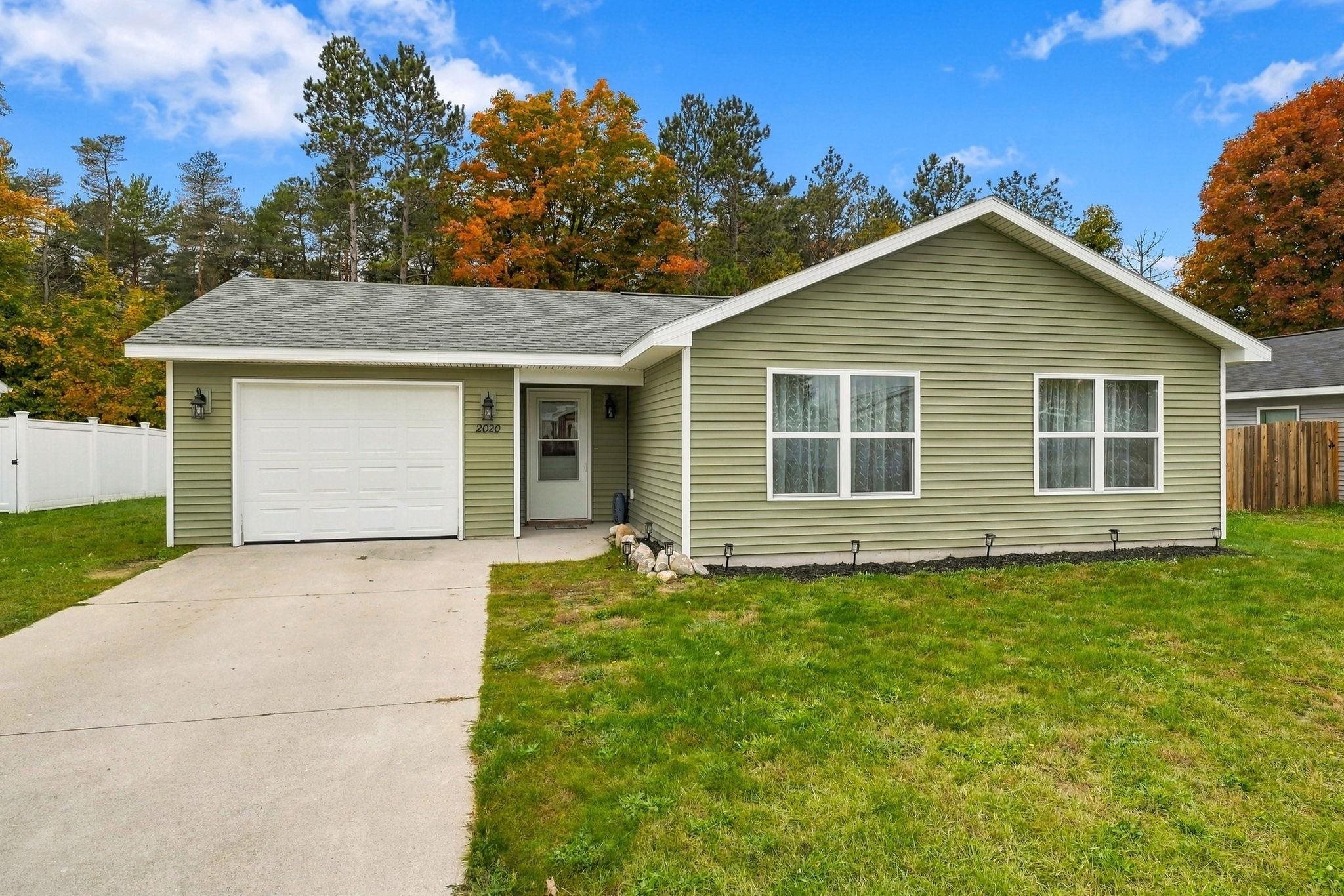 2020 Woodside Trail Court Property Photo 1