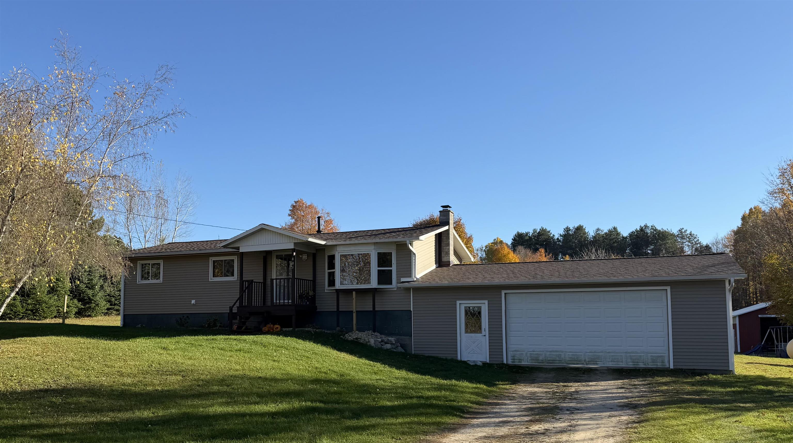 601 Sw Bass Lake Road Property Photo 1