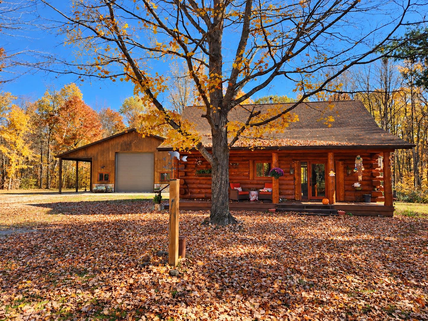 9098 Sunset Trail, NE Property Photo 1
