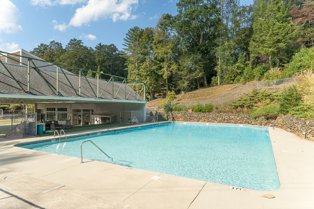 7 Whispering Pines Property Photo 10
