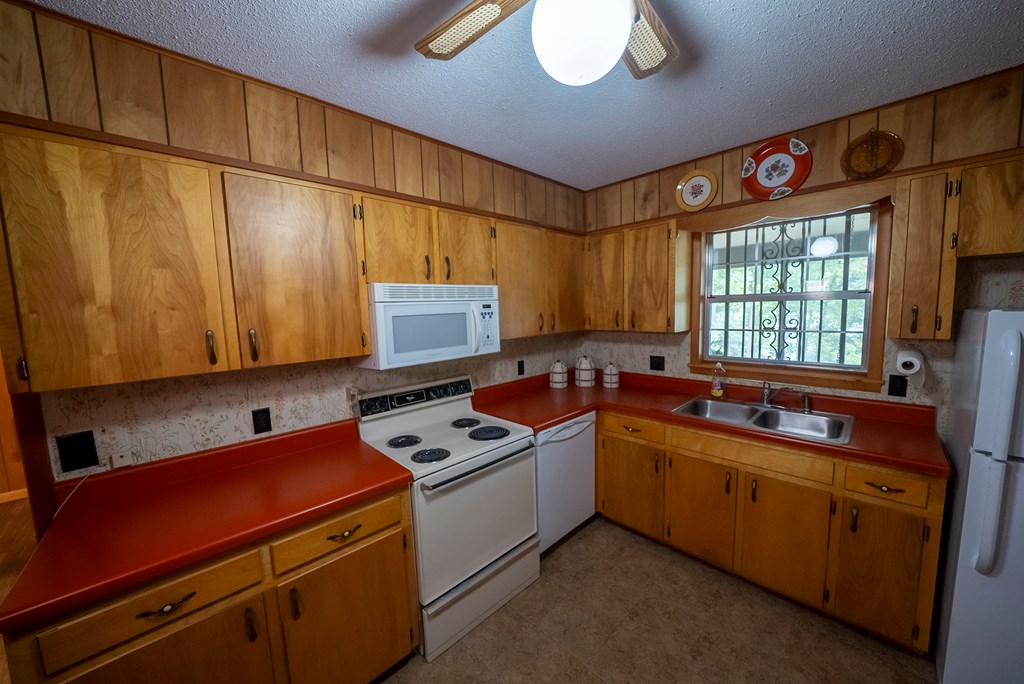 55 Avisco Property Photo 6