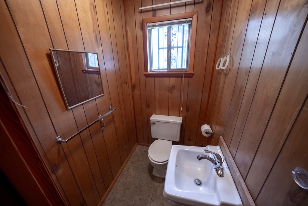 55 Avisco Property Photo 11