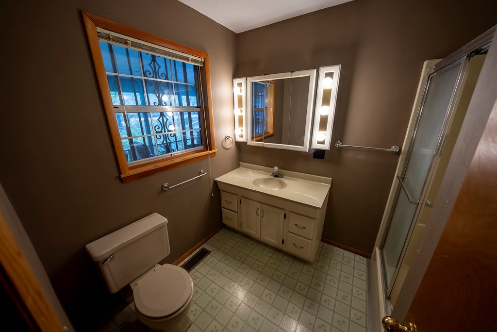 55 Avisco Property Photo 13