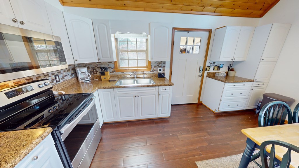 324 Azalea Ridge Property Photo 8