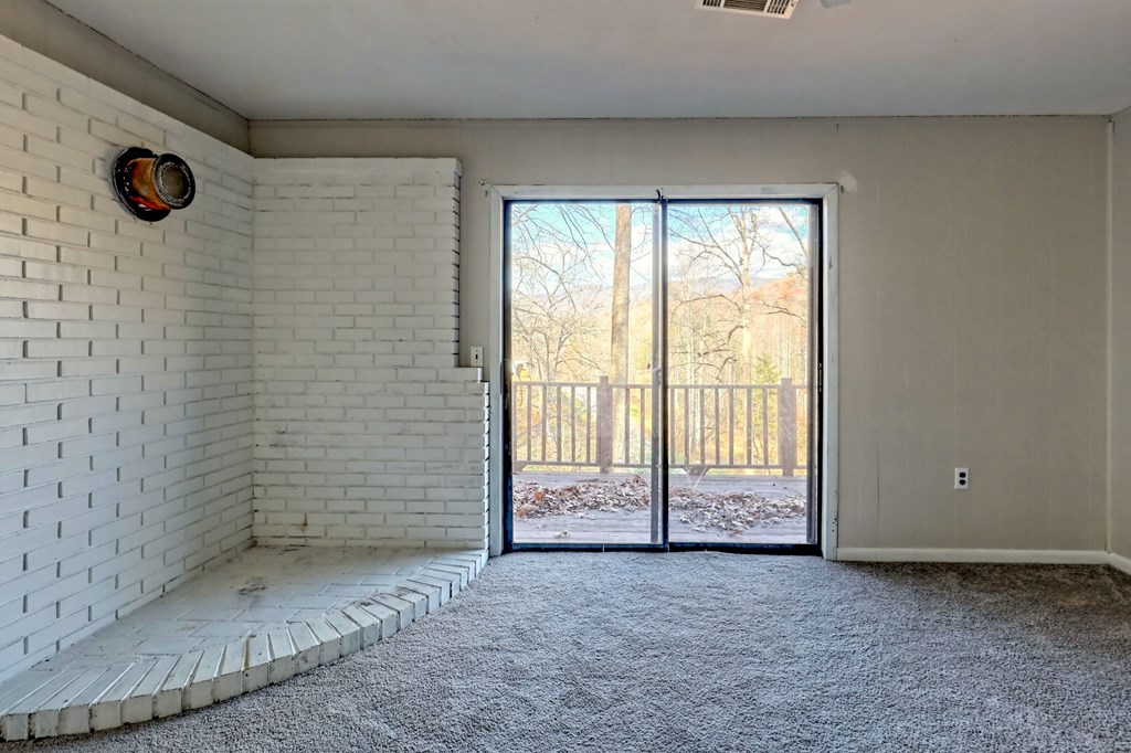 372 Peckerwood Rd Property Photo 14