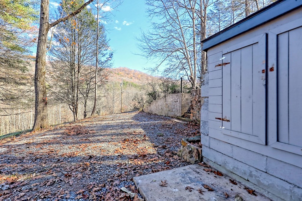 372 Peckerwood Rd Property Photo 29