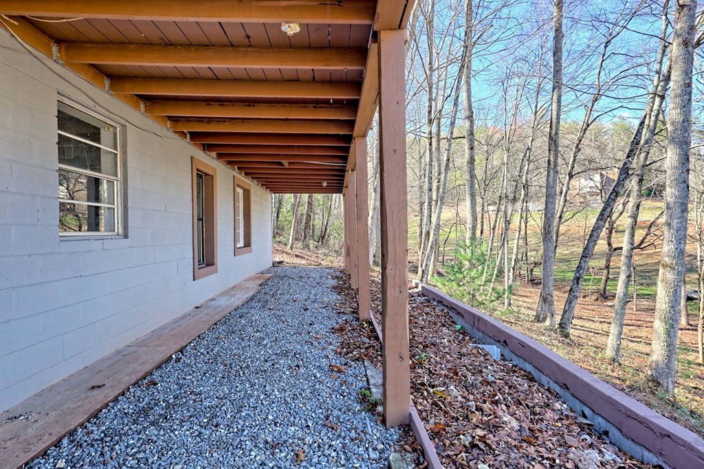 372 Peckerwood Rd Property Photo 31