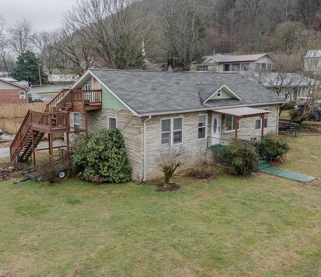 83 Laurel Street Property Photo 1