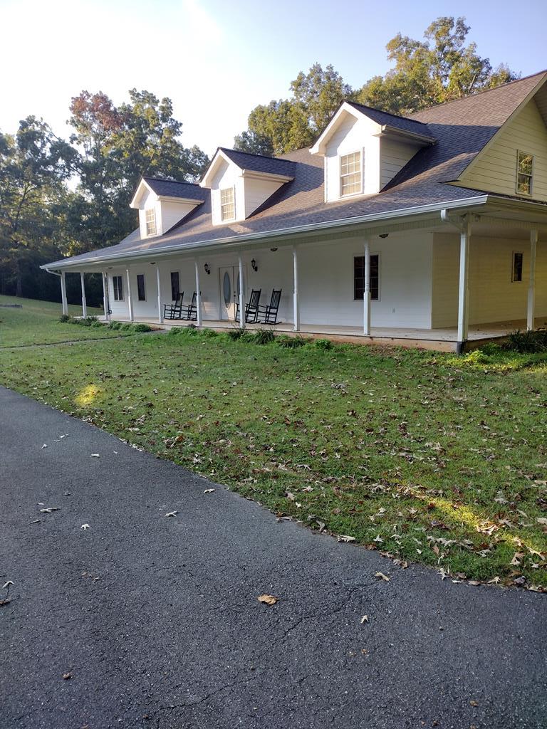 221 Hunter Ln Property Photo