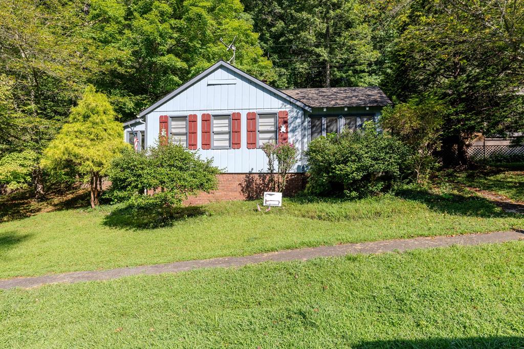 181 Village Rd Property Photo 1