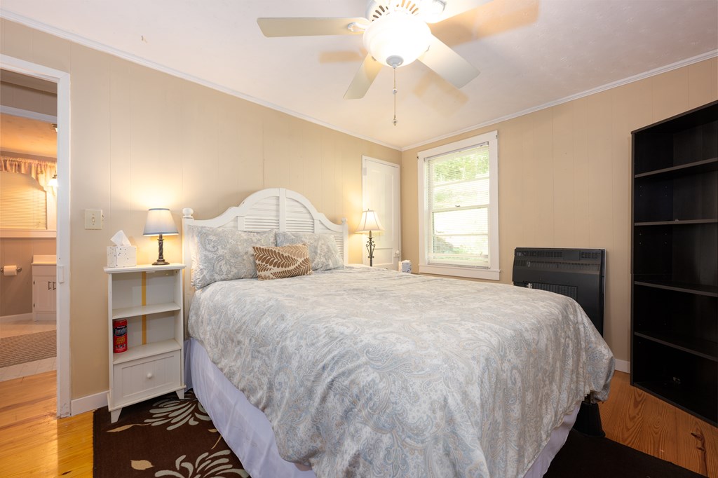 181 Village Rd Property Photo 14