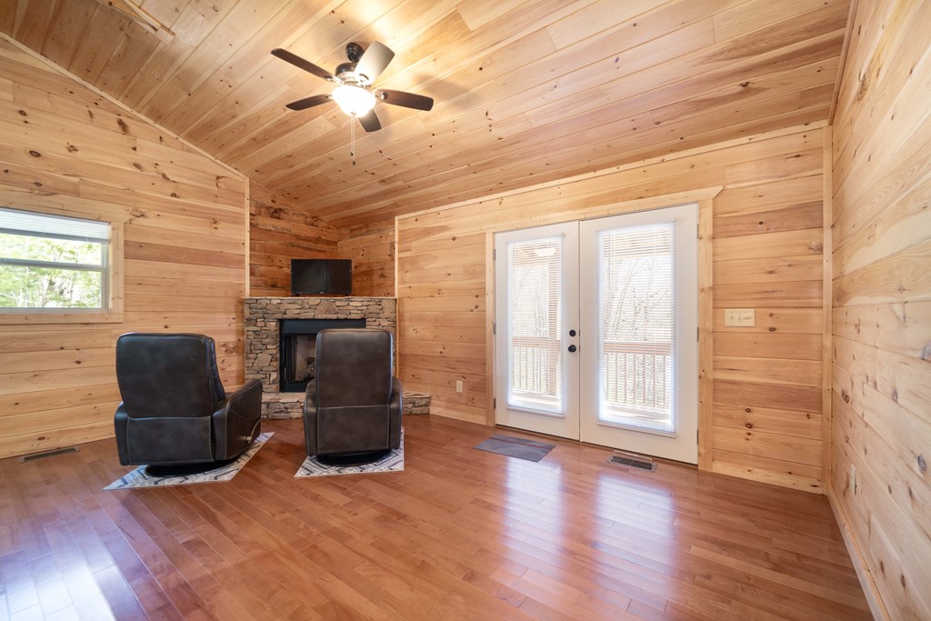 100 Fern Cove Lane Property Photo 9