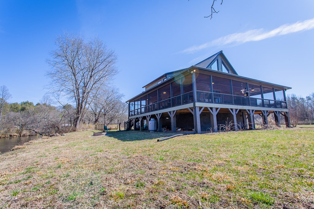 1095 Harshaw Farm Drive Property Photo 4