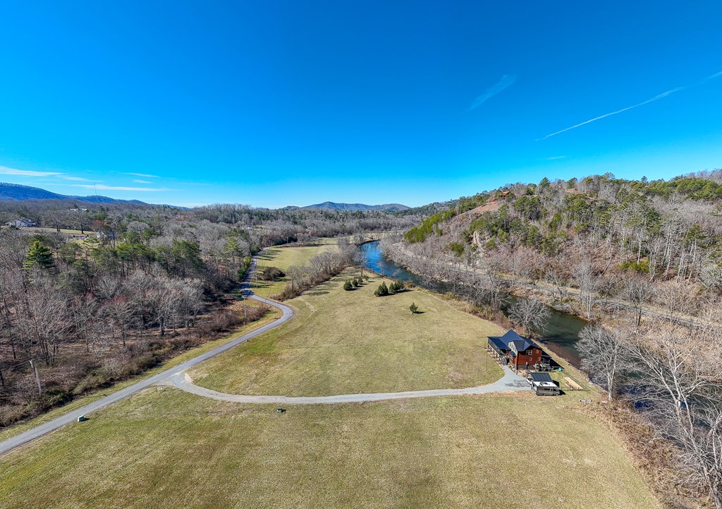 1095 Harshaw Farm Drive Property Photo 11
