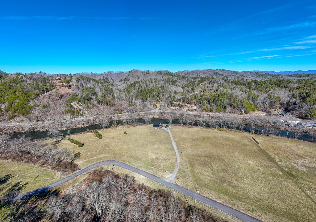 1095 Harshaw Farm Drive Property Photo 12