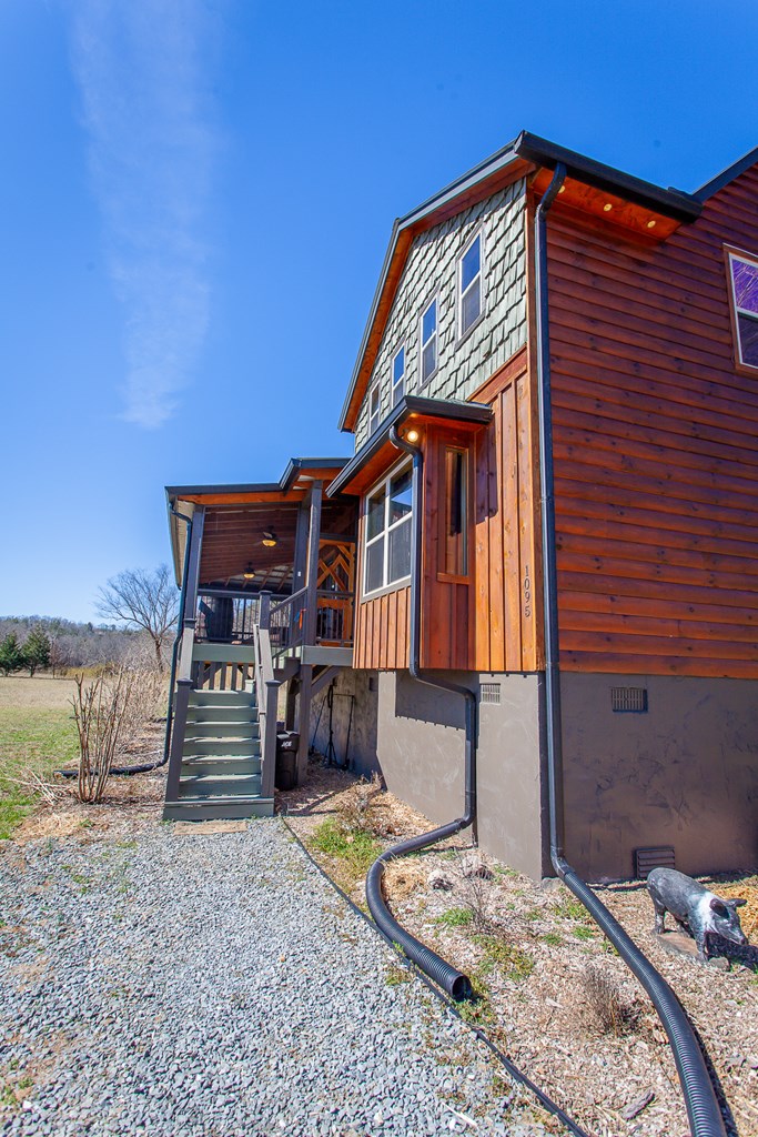 1095 Harshaw Farm Drive Property Photo 15