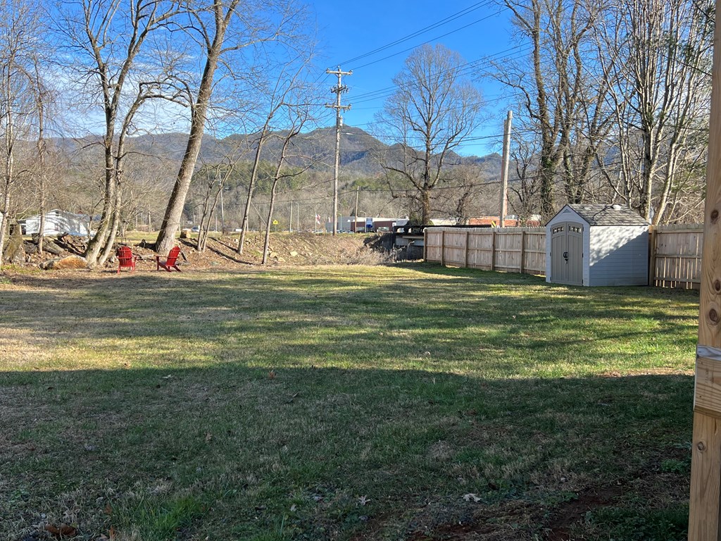 8 Lazy Bear Trail Property Photo 4