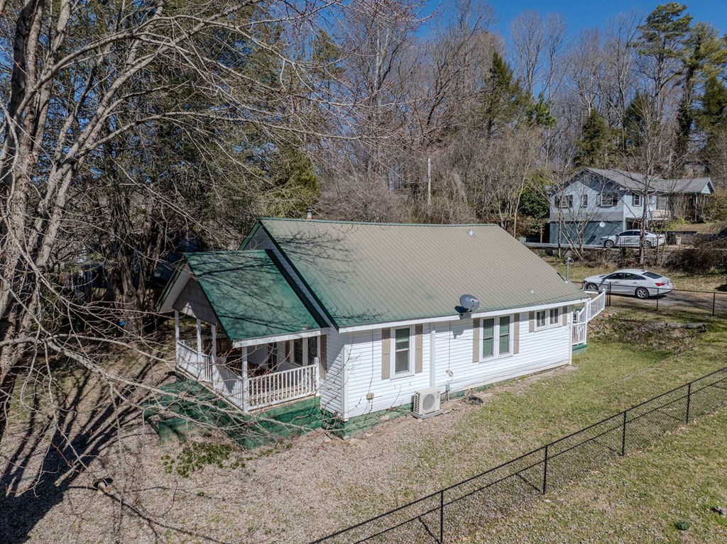 844 Connahetta St Property Photo 14
