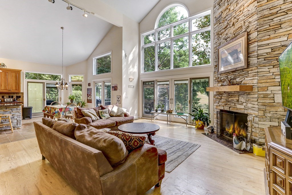 5981 Candy Mountain Road Property Photo 3