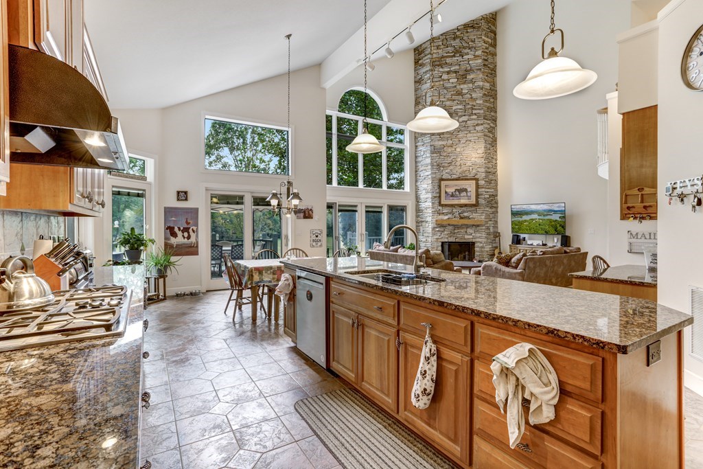 5981 Candy Mountain Road Property Photo 5