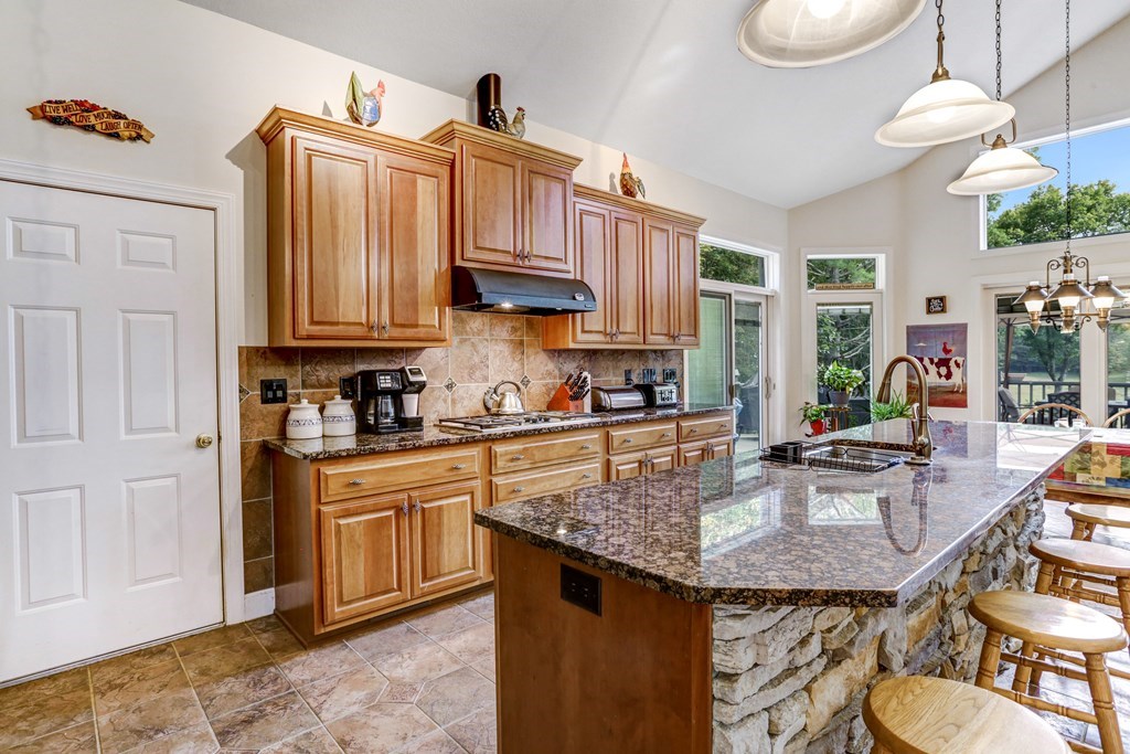 5981 Candy Mountain Road Property Photo 8