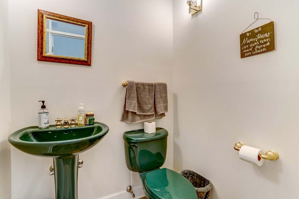 5981 Candy Mountain Road Property Photo 12