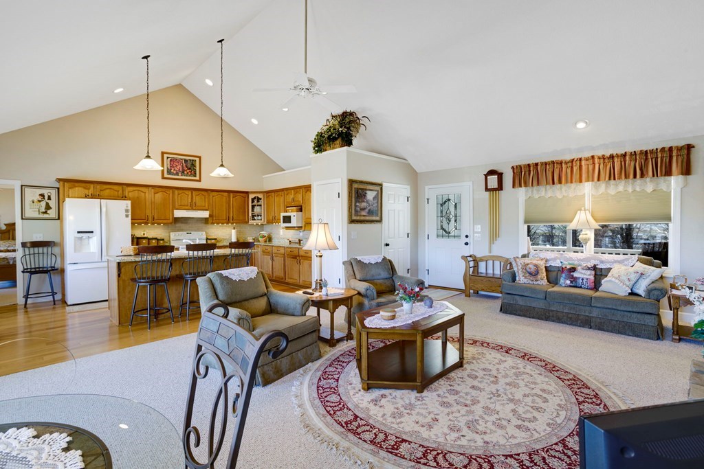 2097 Woodlake Lane Property Photo 7