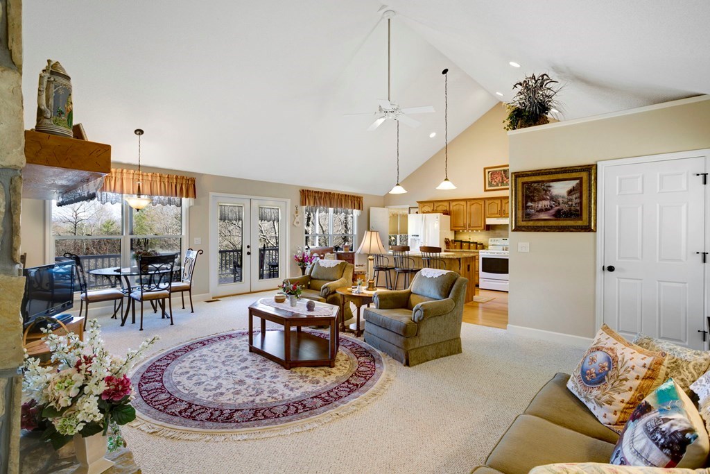 2097 Woodlake Lane Property Photo 8