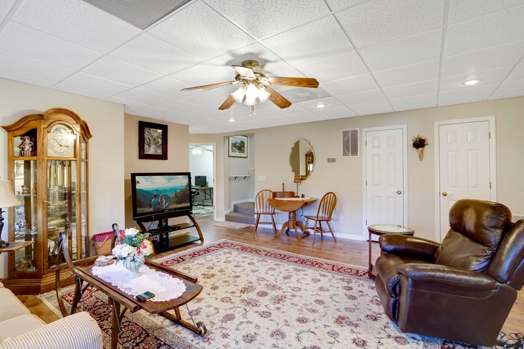 2097 Woodlake Lane Property Photo 13